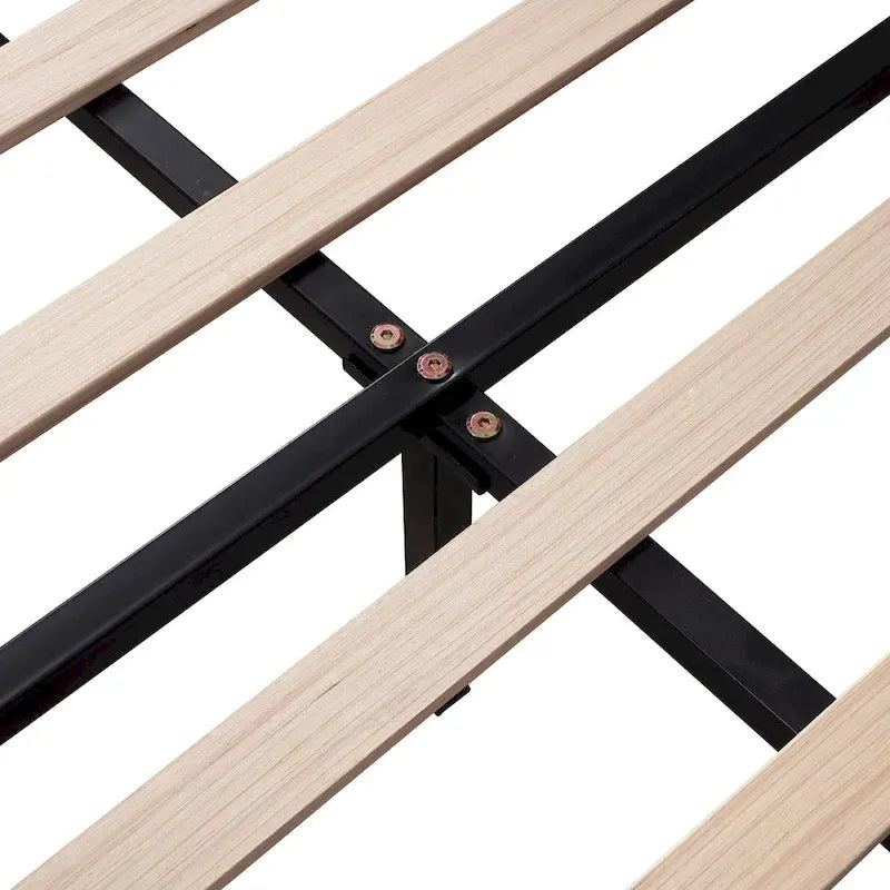 Cama de plataforma tapizada en terciopelo con forma de concha y capitoné