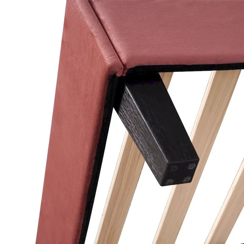 Cama de plataforma tapizada en terciopelo con forma de concha y capitoné