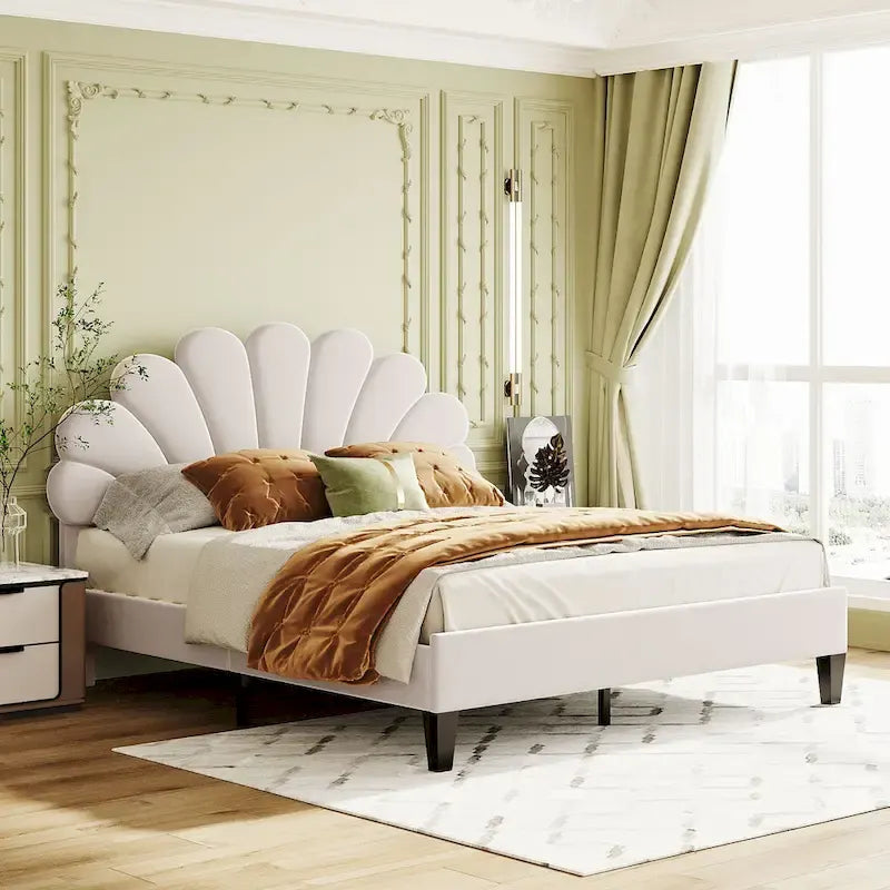 Cama de plataforma tapizada en terciopelo con forma de concha y capitoné