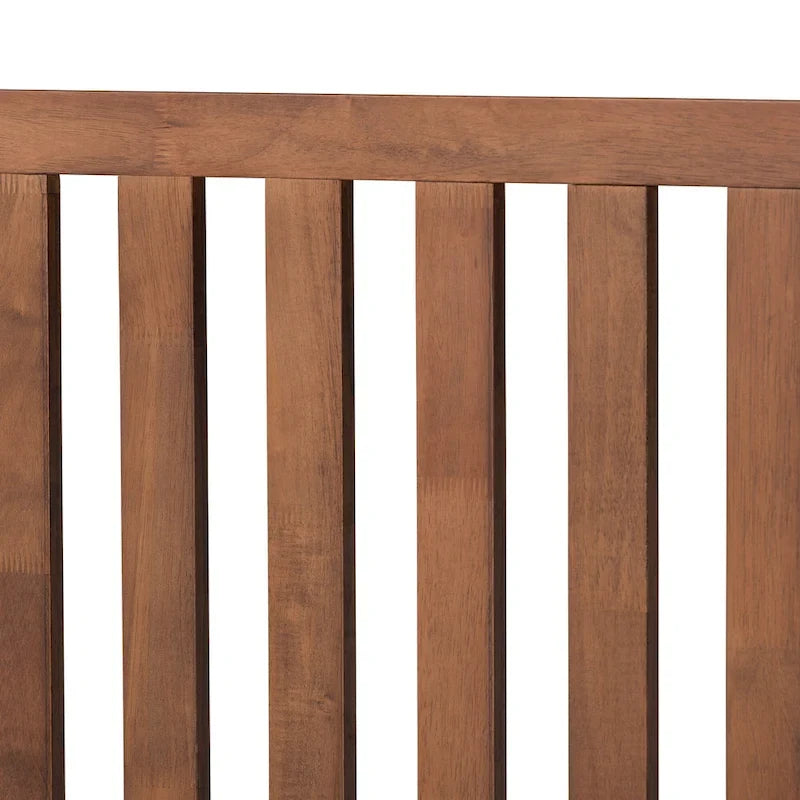 Cama de plataforma de madera con acabado nogal marrón de mediados de siglo.