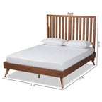 Cama de plataforma de madera con acabado nogal marrón de mediados de siglo.